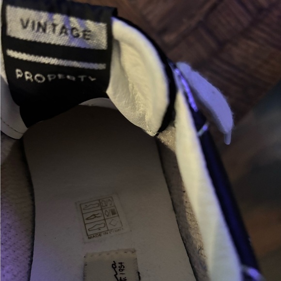 VINTAGE HAVANA
Women's Patricia Sneaker Size 10 Great Condition - Picture 13 of 13